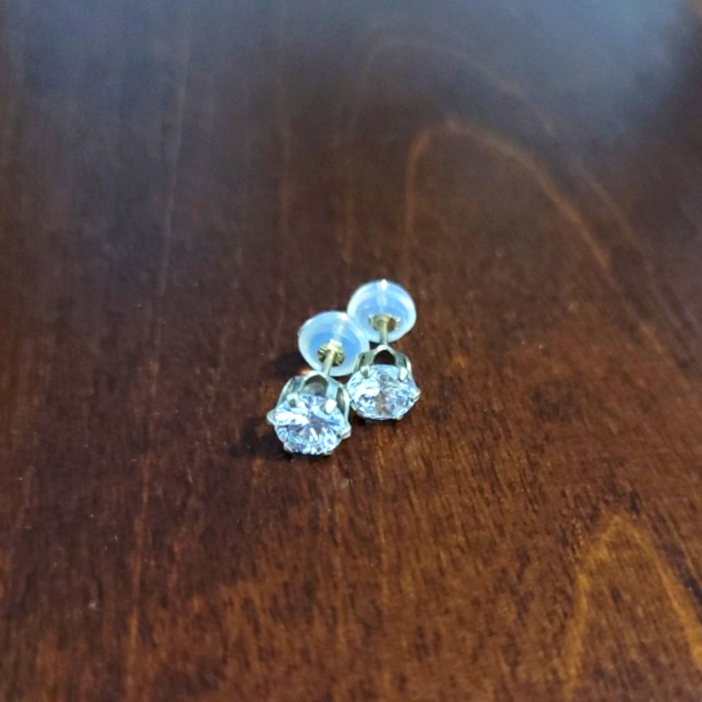 14k cubic zerconia studs